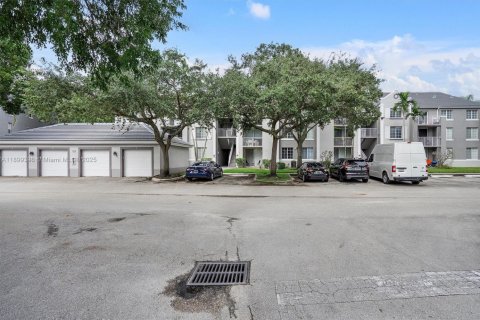Condo in Pembroke Pines, Florida, 1 bedroom  № 1953802 - photo 15