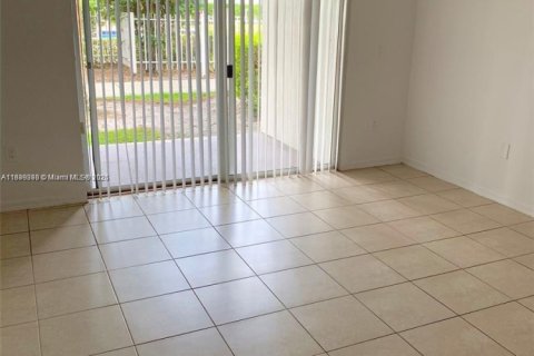 Condo in Pembroke Pines, Florida, 1 bedroom  № 1953802 - photo 11