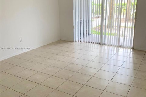 Condo in Pembroke Pines, Florida, 1 bedroom  № 1953802 - photo 12