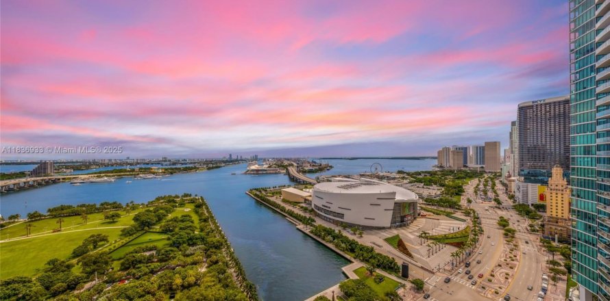 Condominio en Miami, Florida, 2 dormitorios  № 1834314