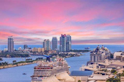 Condominio en venta en Miami, Florida, 2 dormitorios, 146.32 m2 № 1834314 - foto 17