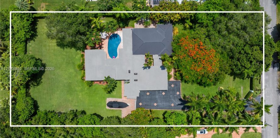 Casa en Miami, Florida 5 dormitorios, 284 m2 № 2248460