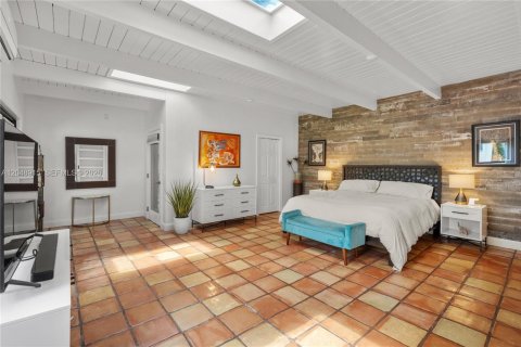 Casa en venta en Miami, Florida, 5 dormitorios, 284 m2 № 2248460 - foto 25
