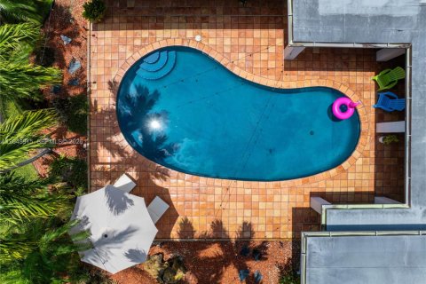 Casa en venta en Miami, Florida, 5 dormitorios, 284 m2 № 2248460 - foto 15