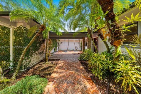 Casa en venta en Miami, Florida, 5 dormitorios, 284 m2 № 2248460 - foto 12