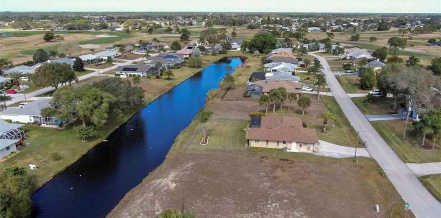 Land in Rotonda, Florida № 1385103