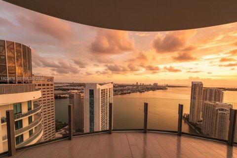 Снять в аренду квартиру в Майами, Флорида 5 спален, 349.13м2, № 1982315 - фото 5