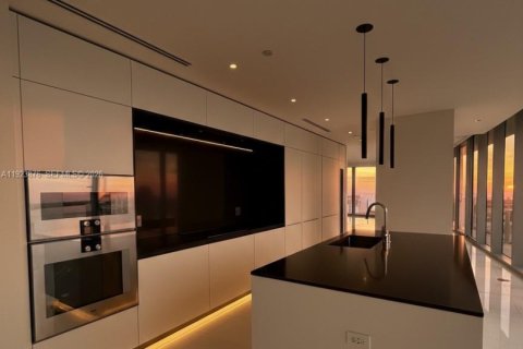 Снять в аренду квартиру в Майами, Флорида 5 спален, 349.13м2, № 1982315 - фото 8