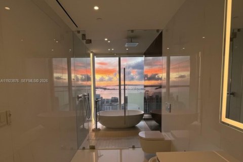 Снять в аренду квартиру в Майами, Флорида 5 спален, 349.13м2, № 1982315 - фото 16