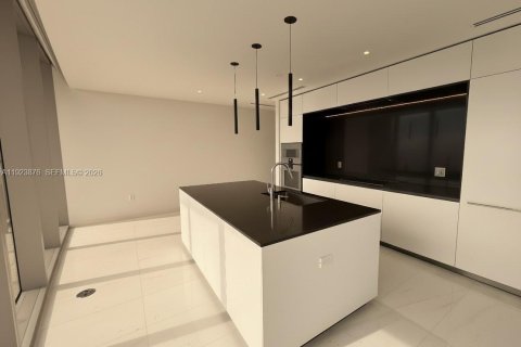 Снять в аренду квартиру в Майами, Флорида 5 спален, 349.13м2, № 1982315 - фото 7