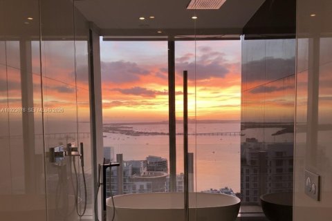 Снять в аренду квартиру в Майами, Флорида 5 спален, 349.13м2, № 1982315 - фото 17