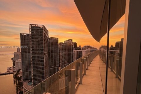 Снять в аренду квартиру в Майами, Флорида 5 спален, 349.13м2, № 1982315 - фото 4