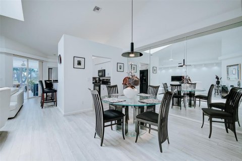 Villa ou maison à vendre à Bradenton, Floride: 2 chambres, 147.71 m2 № 621477 - photo 6