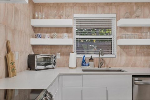 Villa ou maison à louer à Sarasota, Floride: 2 chambres, 133.97 m2 № 1816618 - photo 6