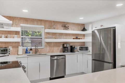 Villa ou maison à louer à Sarasota, Floride: 2 chambres, 133.97 m2 № 1816618 - photo 8