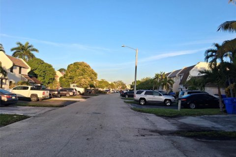 Adosado en venta en North Lauderdale, Florida, 3 dormitorios, 122.82 m2 № 2154177 - foto 1