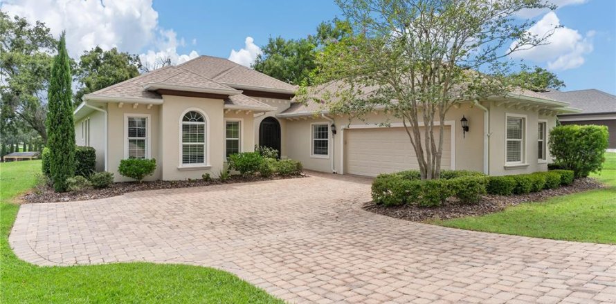 House in Lady Lake, Florida 4 bedrooms, 235.23 sq.m. № 1876043