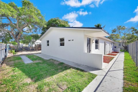 Propiedad comercial en Miami, Florida 153.29 m2 № 2043816