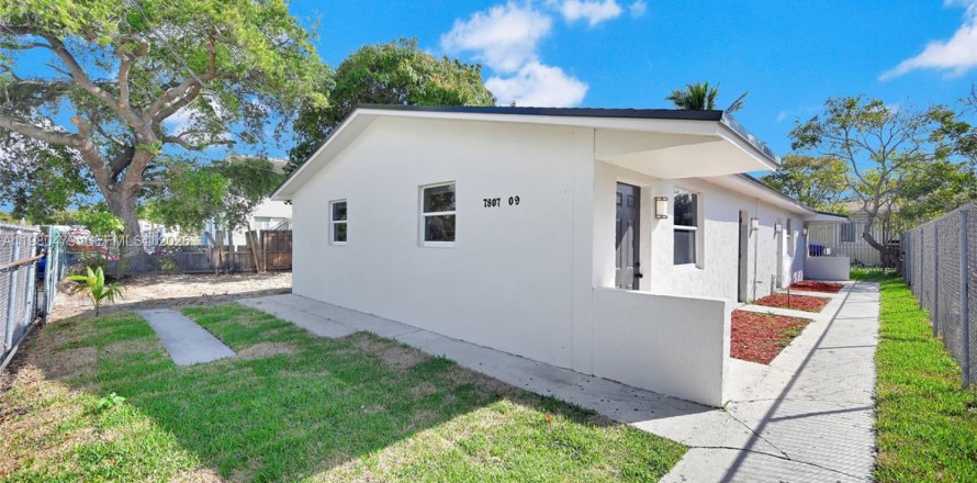 Propiedad comercial en Miami, Florida 153.29 m2 № 2043816