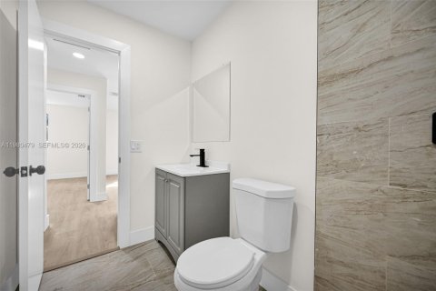 Propiedad comercial en venta en Miami, Florida, 153.29 m2 № 2043816 - foto 18