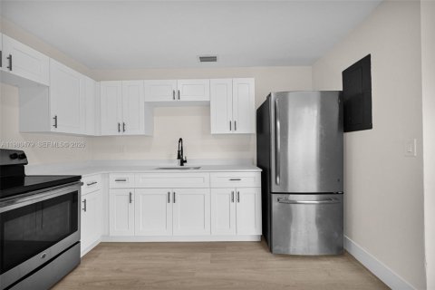 Propiedad comercial en venta en Miami, Florida, 153.29 m2 № 2043816 - foto 26