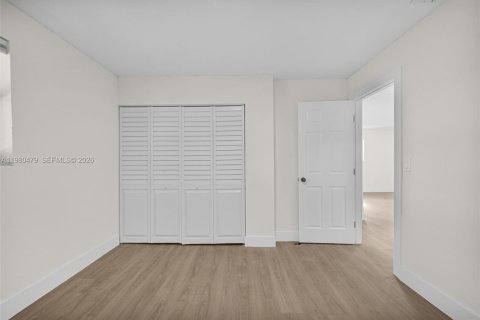 Propiedad comercial en venta en Miami, Florida, 153.29 m2 № 2043816 - foto 20