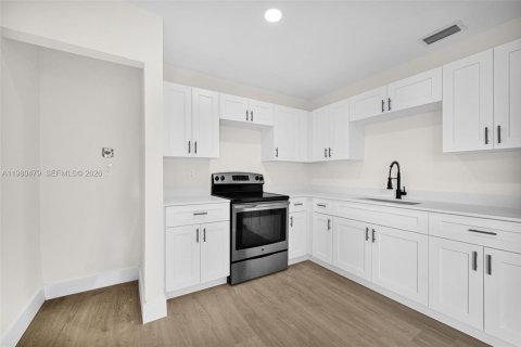 Propiedad comercial en venta en Miami, Florida, 153.29 m2 № 2043816 - foto 28