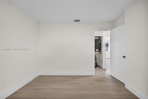 Propiedad comercial en venta en Miami, Florida, 153.29 m2 № 2043816 - foto 13