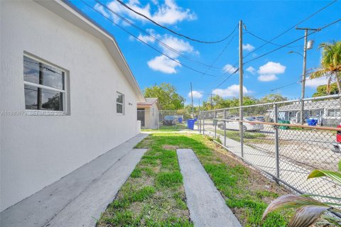 Propiedad comercial en venta en Miami, Florida, 153.29 m2 № 2043816 - foto 9