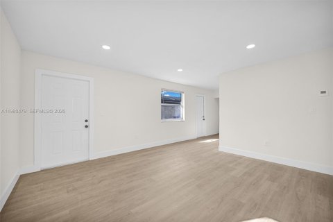 Propiedad comercial en venta en Miami, Florida, 153.29 m2 № 2043816 - foto 22