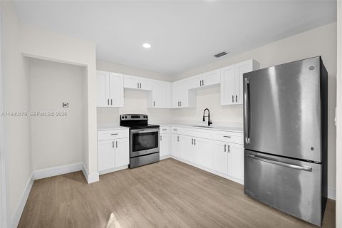 Propiedad comercial en venta en Miami, Florida, 153.29 m2 № 2043816 - foto 25