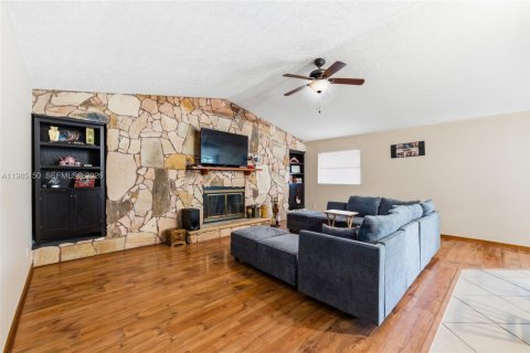 House in Port St. Lucie, Florida 2 bedrooms, 200.76 sq.m. № 2044791 - photo 19