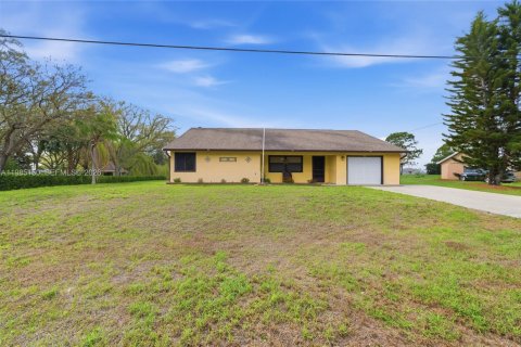 House in Port St. Lucie, Florida 2 bedrooms, 200.76 sq.m. № 2044791 - photo 3