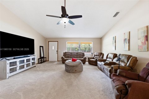 House in Port St. Lucie, Florida 2 bedrooms, 200.76 sq.m. № 2044791 - photo 10