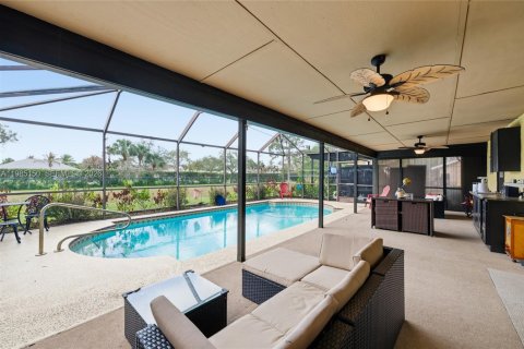 House in Port St. Lucie, Florida 2 bedrooms, 200.76 sq.m. № 2044791 - photo 9