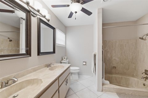 House in Port St. Lucie, Florida 2 bedrooms, 200.76 sq.m. № 2044791 - photo 20