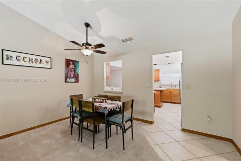 House in Port St. Lucie, Florida 2 bedrooms, 200.76 sq.m. № 2044791 - photo 12