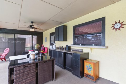 House in Port St. Lucie, Florida 2 bedrooms, 200.76 sq.m. № 2044791 - photo 24