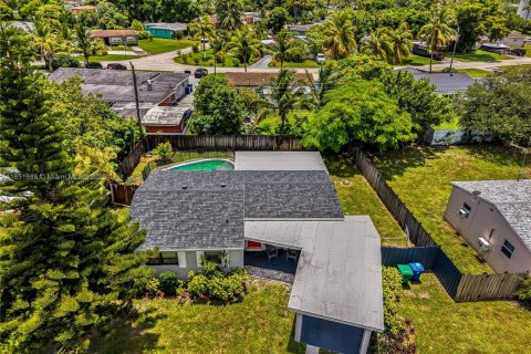 House in Miramar, Florida 3 bedrooms, 117.24 sq.m. № 1871630 - photo 19