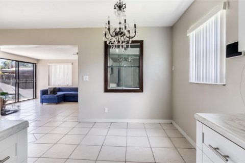 House in Miramar, Florida 3 bedrooms, 117.24 sq.m. № 1871630 - photo 9