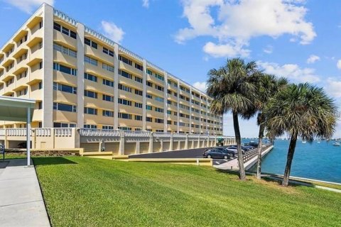 Condominio en venta en Belleair Bluffs, Florida, 2 dormitorios, 133.78 m2 № 1801522 - foto 1