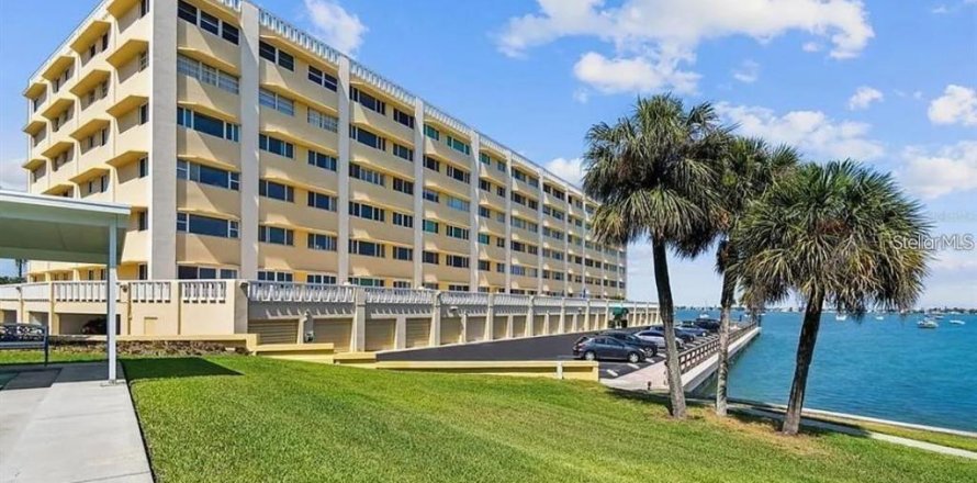 Condominio en Belleair Bluffs, Florida, 2 dormitorios № 1801522