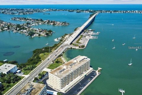 Condominio en venta en Belleair Bluffs, Florida, 2 dormitorios, 133.78 m2 № 1801522 - foto 2