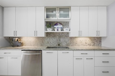 Copropriété à vendre à Miami, Floride: 3 chambres, 190.45 m2 № 1983040 - photo 9