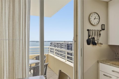 Copropriété à vendre à Miami, Floride: 3 chambres, 190.45 m2 № 1983040 - photo 11