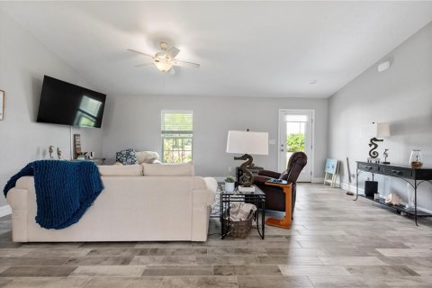 Снять в аренду виллу или дом в Порт-Шарлотт, Флорида 6 комнат, 152.36м2, № 1917131 - фото 14