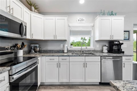 Снять в аренду виллу или дом в Порт-Шарлотт, Флорида 6 комнат, 152.36м2, № 1917131 - фото 5