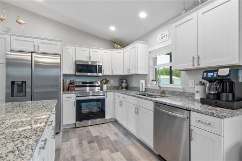 Снять в аренду виллу или дом в Порт-Шарлотт, Флорида 6 комнат, 152.36м2, № 1917131 - фото 6