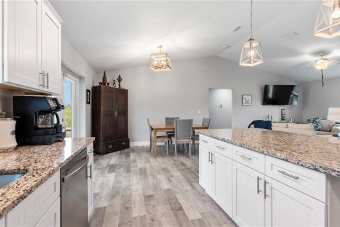 Снять в аренду виллу или дом в Порт-Шарлотт, Флорида 6 комнат, 152.36м2, № 1917131 - фото 10