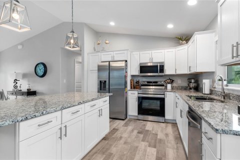 Снять в аренду виллу или дом в Порт-Шарлотт, Флорида 6 комнат, 152.36м2, № 1917131 - фото 9